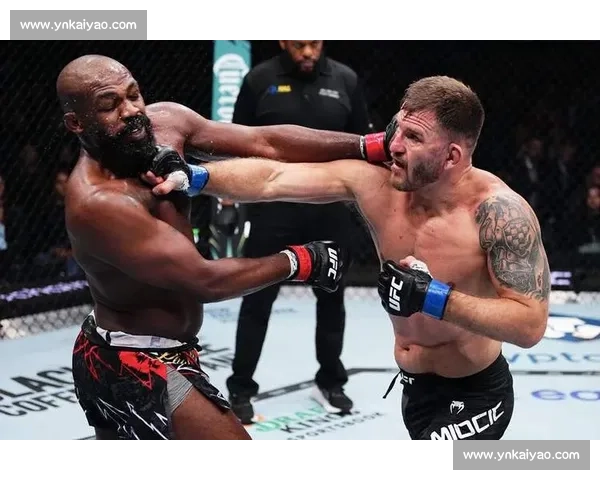 肘击定音!琼斯 UFC 巴黎赛 TKO 奥基延续连胜 肘击定音!琼斯 UFC 巴黎赛 TKO 奥基延续连胜