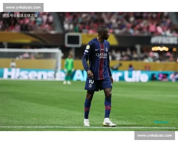 梅西暴怒挥拳维蒂尼亚!世俱杯冲突引爆足坛争议,赛后拥抱上演戏剧性反转 梅西暴怒挥拳维蒂尼亚!世俱杯冲突引爆足坛争议,赛后拥抱上演戏剧性反转