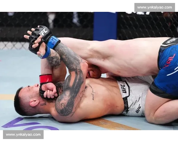 第三回合飞膝绝杀!马利克技术判定终结布伦戴奇 第三回合飞膝绝杀!马利克技术判定终结布伦戴奇